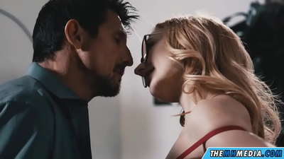 ʻO ka moe kolohe me ka blonde slutty